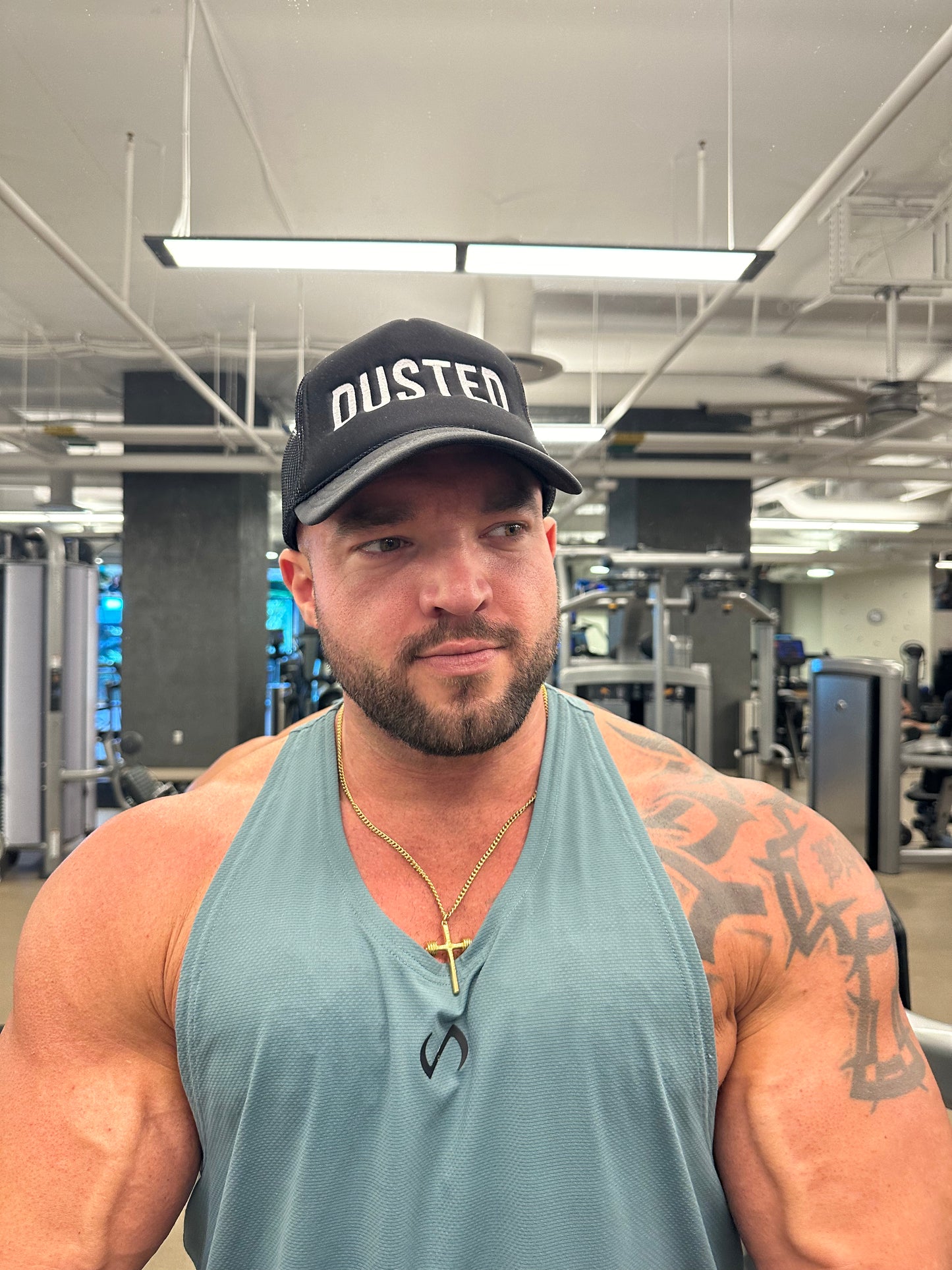 DUSTED HAT